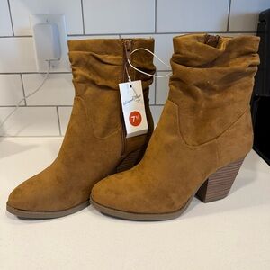 Universal Thread Ankle Boots – Size 7.5 – NWT – Tan Suede